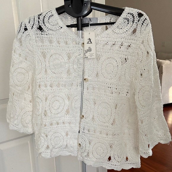 Az Tops - Chic White Lace Button-Up Blouse/Jacket